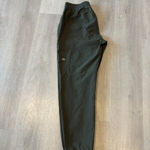ALO Yoga Men's Dark Green Joggers